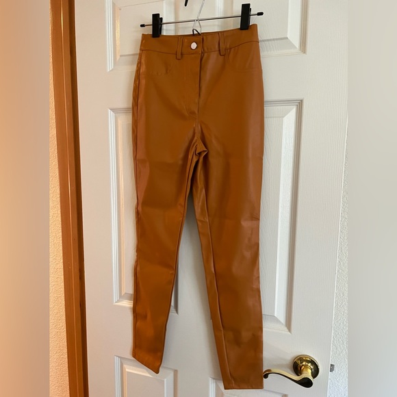😎 🙌🌟Forever 21 Faux Leather Ankle Skinny Pants - Picture 4 of 9